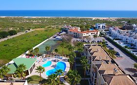 Praia Da Lota Beachfront Resort - Hotel & Apartments